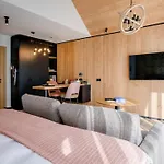Hotel Hideaway Montestyria &