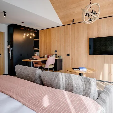 Hotel Hideaway Montestyria &