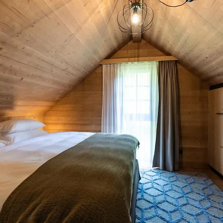 Hideaway Montestyria & 4*