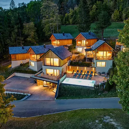 Hideaway Montestyria & فندق 4*