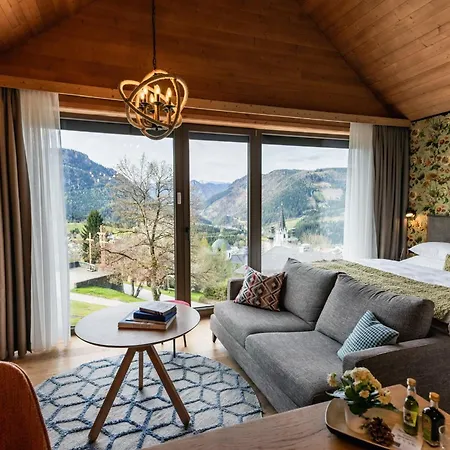 Hideaway Montestyria & 4*