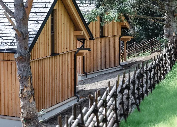 Hideaway Montestyria & فندق ماريازيل