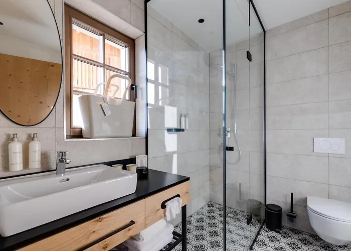 Hideaway Montestyria & فندق 4*