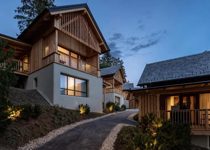 Hideaway Montestyria & فندق