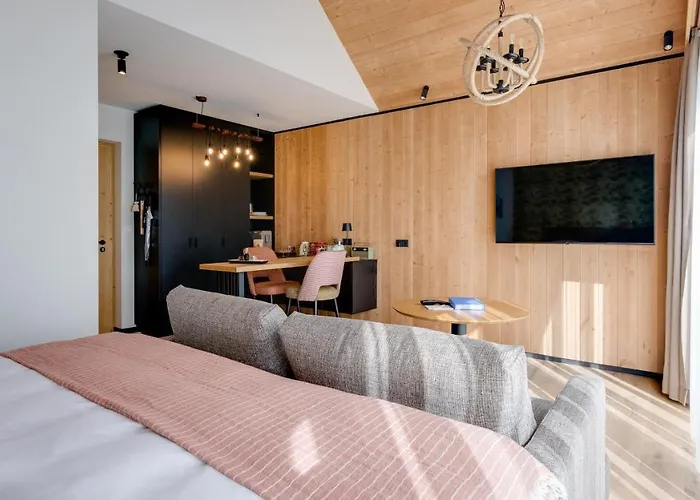 فندق Hideaway Montestyria &