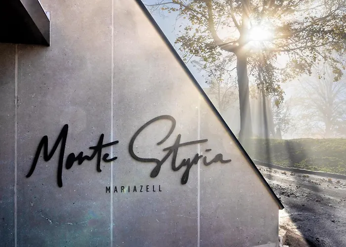 Hideaway Montestyria & فندق 4*