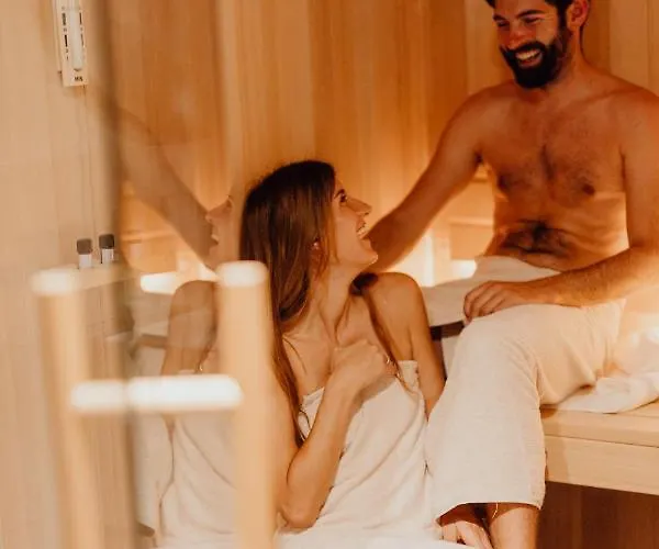 Hideaway Montestyria & فندق