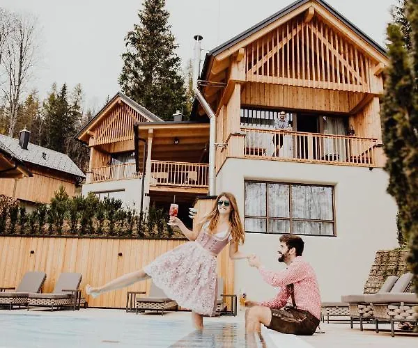 Hideaway Montestyria & מלון 4*