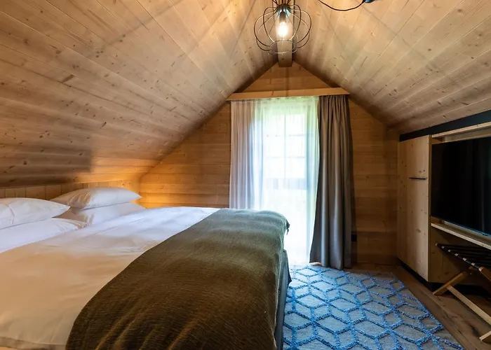 Hideaway Montestyria & 4*